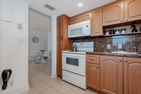 Copropriété à louer à Aventura, Floride: 2 chambres, 92.34 m2 № 2387283 - photo 10