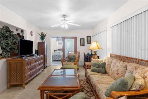 House in Spring Hill, Florida 3 bedrooms, 155.52 sq.m. № 1531675 - photo 17