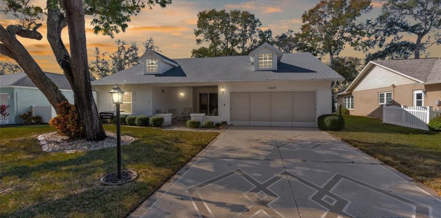 House in Spring Hill, Florida 3 bedrooms, 155.52 sq.m. № 1531675