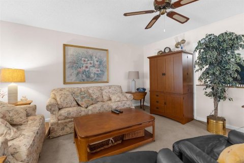 House in Spring Hill, Florida 3 bedrooms, 155.52 sq.m. № 1531675 - photo 7