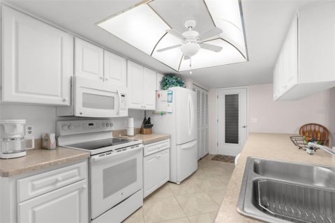House in Spring Hill, Florida 3 bedrooms, 155.52 sq.m. № 1531675 - photo 11
