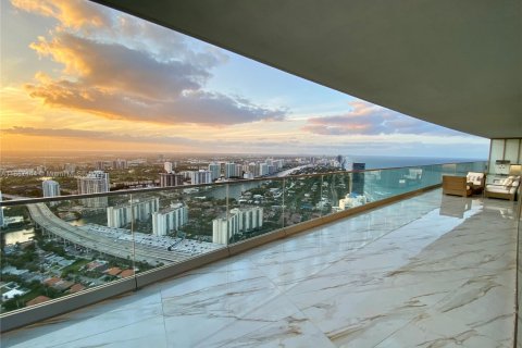 Copropriété à louer à Sunny Isles Beach, Floride: 2 chambres, 119.94 m2 № 1981622 - photo 2