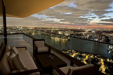 Copropriété à louer à Sunny Isles Beach, Floride: 2 chambres, 119.94 m2 № 1981622 - photo 25