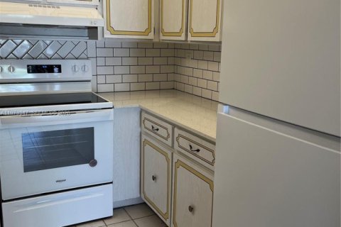 Copropriété à vendre à North Miami Beach, Floride: 2 chambres, 79.99 m2 № 2033905 - photo 1