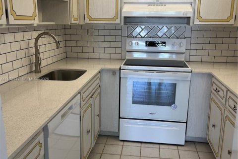 Copropriété à vendre à North Miami Beach, Floride: 2 chambres, 79.99 m2 № 2033905 - photo 3