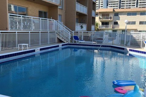 Copropriété à vendre à North Miami Beach, Floride: 2 chambres, 79.99 m2 № 2033905 - photo 14