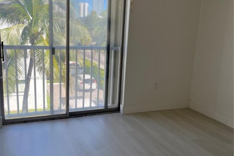 Copropriété à vendre à North Miami Beach, Floride: 2 chambres, 79.99 m2 № 2033905 - photo 7