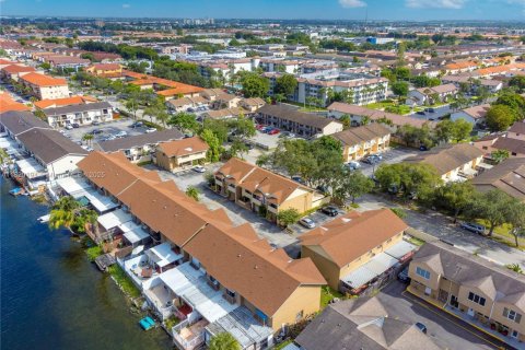 Купить кондоминиум в Хайалиа, Флорида 2 спальни, 93.18м2, № 1940613 - фото 3