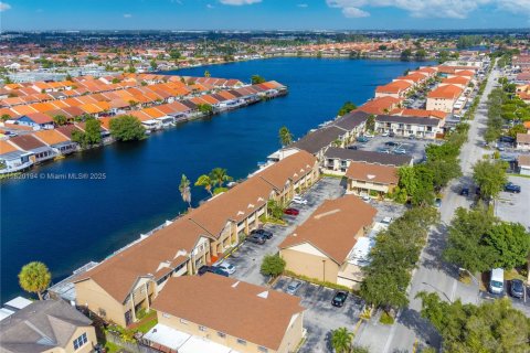 Купить кондоминиум в Хайалиа, Флорида 2 спальни, 93.18м2, № 1940613 - фото 1