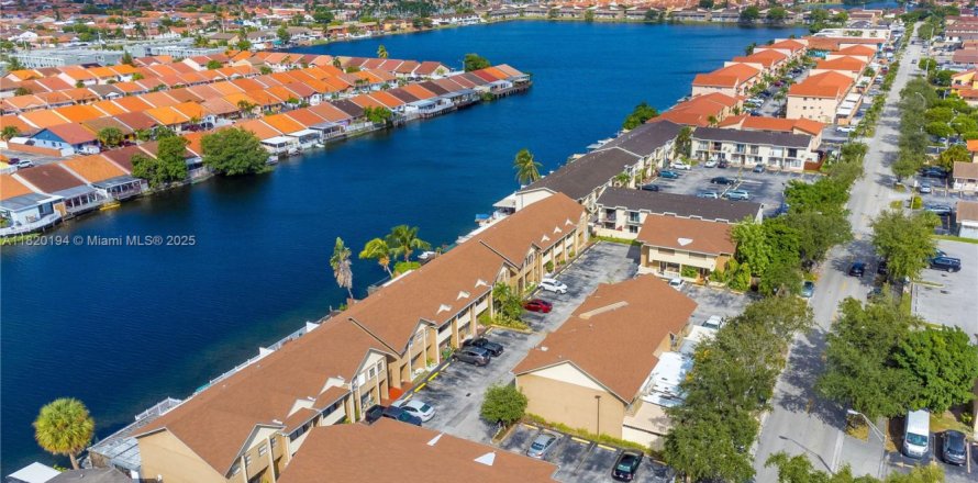 Кондоминиум с 2 спальнями в Хайалиа, Флорида № 1940613