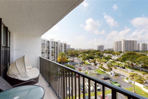 Condo in Hallandale Beach, Florida, 3 bedrooms  № 2004791 - photo 21