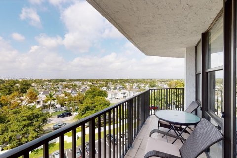 Condo in Hallandale Beach, Florida, 3 bedrooms  № 2004791 - photo 20