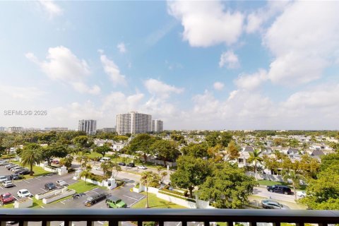 Condo in Hallandale Beach, Florida, 3 bedrooms  № 2004791 - photo 19
