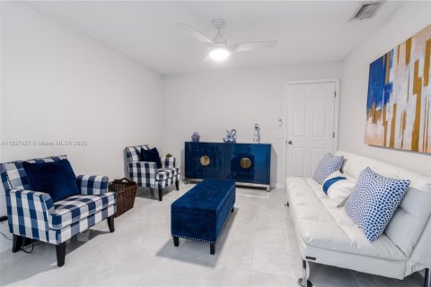 Villa ou maison à vendre à Cape Coral, Floride: 3 chambres, 165.83 m2 № 1800680 - photo 19