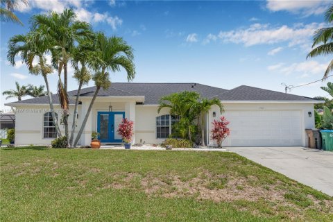 Villa ou maison à vendre à Cape Coral, Floride: 3 chambres, 165.83 m2 № 1800680 - photo 2