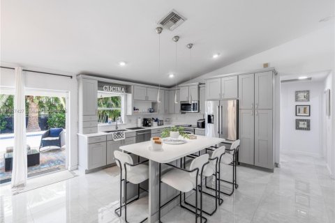 Villa ou maison à vendre à Cape Coral, Floride: 3 chambres, 165.83 m2 № 1800680 - photo 13