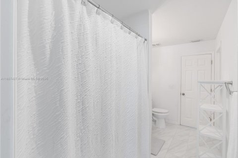 Villa ou maison à vendre à Cape Coral, Floride: 3 chambres, 165.83 m2 № 1800680 - photo 22