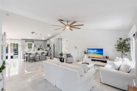 Villa ou maison à vendre à Cape Coral, Floride: 3 chambres, 165.83 m2 № 1800680 - photo 7