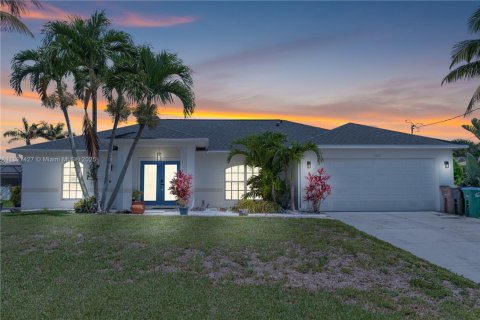 Villa ou maison à vendre à Cape Coral, Floride: 3 chambres, 165.83 m2 № 1800680 - photo 3