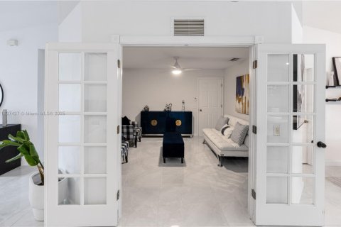 Villa ou maison à vendre à Cape Coral, Floride: 3 chambres, 165.83 m2 № 1800680 - photo 18