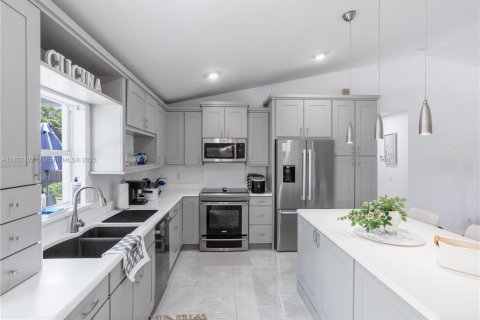 Villa ou maison à vendre à Cape Coral, Floride: 3 chambres, 165.83 m2 № 1800680 - photo 14