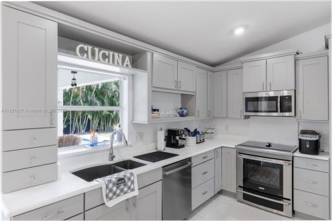 Villa ou maison à vendre à Cape Coral, Floride: 3 chambres, 165.83 m2 № 1800680 - photo 15