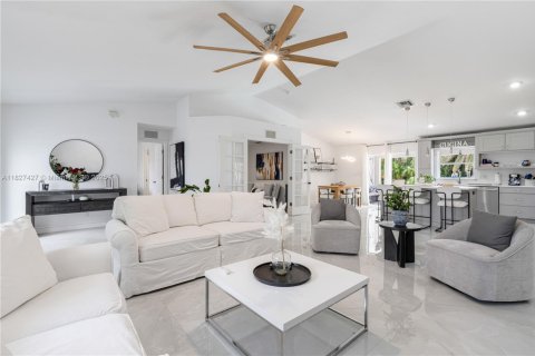 Villa ou maison à vendre à Cape Coral, Floride: 3 chambres, 165.83 m2 № 1800680 - photo 11