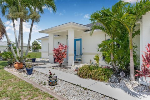 Villa ou maison à vendre à Cape Coral, Floride: 3 chambres, 165.83 m2 № 1800680 - photo 6