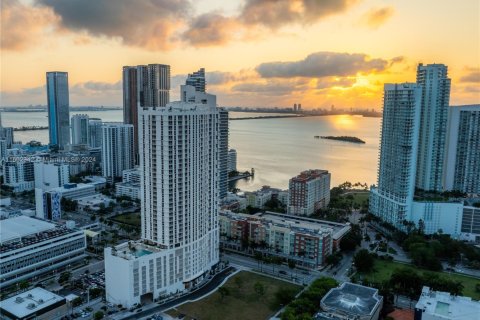 Apartamento en alquiler en Miami, Florida, 43.11 m2 № 1936934 - foto 14