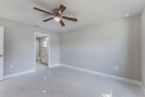 House in Lehigh Acres, Florida 3 bedrooms, 139.73 sq.m. № 2231426 - photo 16