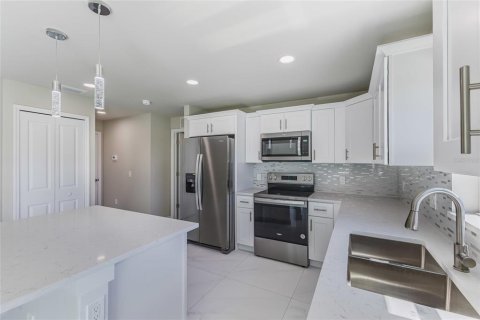 House in Lehigh Acres, Florida 3 bedrooms, 139.73 sq.m. № 2231426 - photo 10