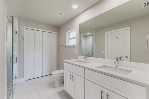 House in Lehigh Acres, Florida 3 bedrooms, 139.73 sq.m. № 2231426 - photo 18