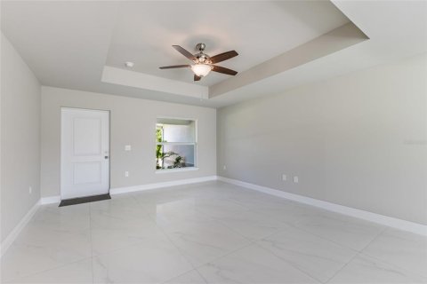 House in Lehigh Acres, Florida 3 bedrooms, 139.73 sq.m. № 2231426 - photo 3