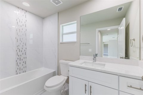 House in Lehigh Acres, Florida 3 bedrooms, 139.73 sq.m. № 2231426 - photo 23