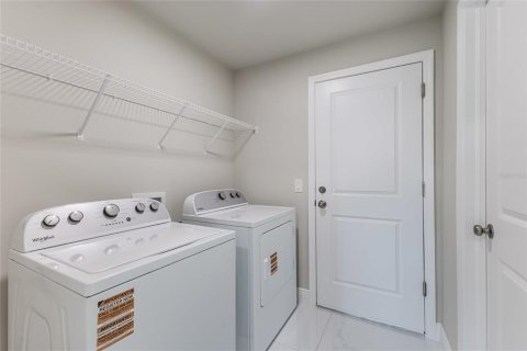 House in Lehigh Acres, Florida 3 bedrooms, 139.73 sq.m. № 2231426 - photo 27