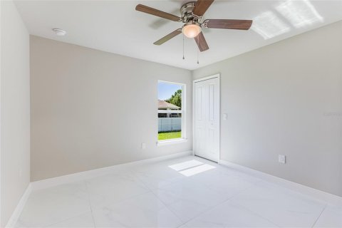 House in Lehigh Acres, Florida 3 bedrooms, 139.73 sq.m. № 2231426 - photo 25