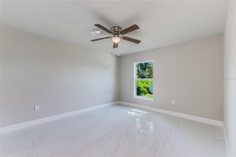 House in Lehigh Acres, Florida 3 bedrooms, 139.73 sq.m. № 2231426 - photo 15