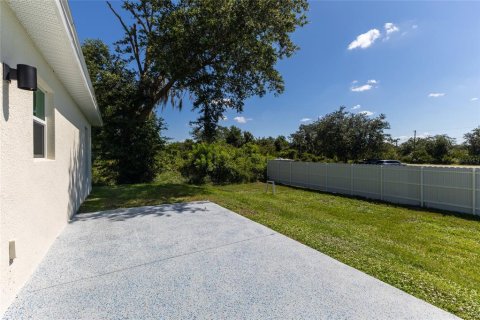 House in Lehigh Acres, Florida 3 bedrooms, 139.73 sq.m. № 2231426 - photo 30