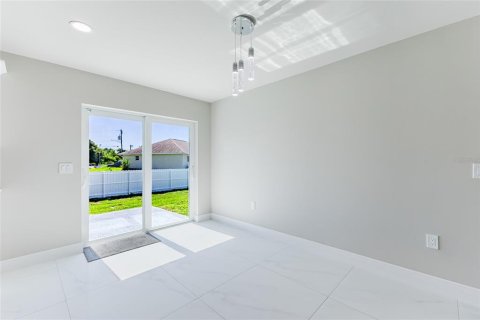 House in Lehigh Acres, Florida 3 bedrooms, 139.73 sq.m. № 2231426 - photo 14