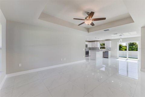 House in Lehigh Acres, Florida 3 bedrooms, 139.73 sq.m. № 2231426 - photo 7