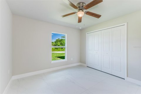House in Lehigh Acres, Florida 3 bedrooms, 139.73 sq.m. № 2231426 - photo 22