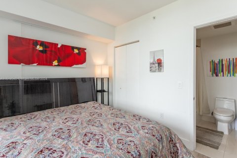 Condo in Miami, Florida, 1 bedroom  № 1940467 - photo 14