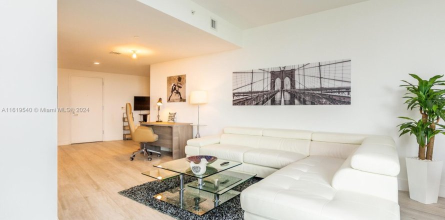 Condo in Miami, Florida, 1 bedroom  № 1940467