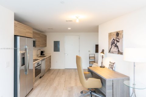 Condo in Miami, Florida, 1 bedroom  № 1940467 - photo 11