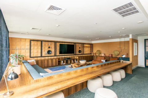 Condo in Miami, Florida, 1 bedroom  № 1940467 - photo 27