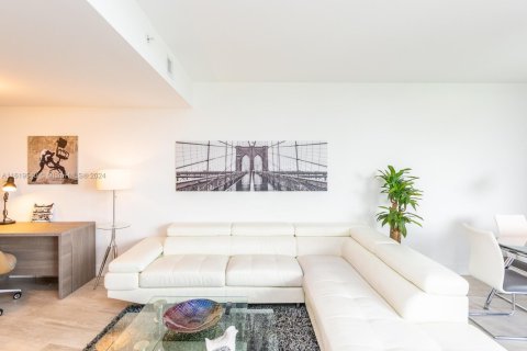 Condo in Miami, Florida, 1 bedroom  № 1940467 - photo 24