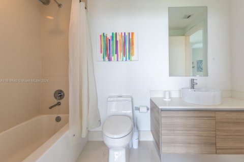 Condo in Miami, Florida, 1 bedroom  № 1940467 - photo 17