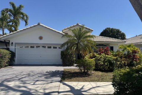 House in Miami, Florida 4 bedrooms, 165.83 sq.m. № 1585115 - photo 1