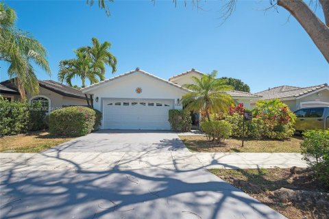 House in Miami, Florida 4 bedrooms, 165.83 sq.m. № 1585115 - photo 8