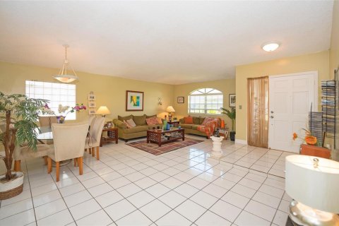 House in Miami, Florida 4 bedrooms, 165.83 sq.m. № 1585115 - photo 15